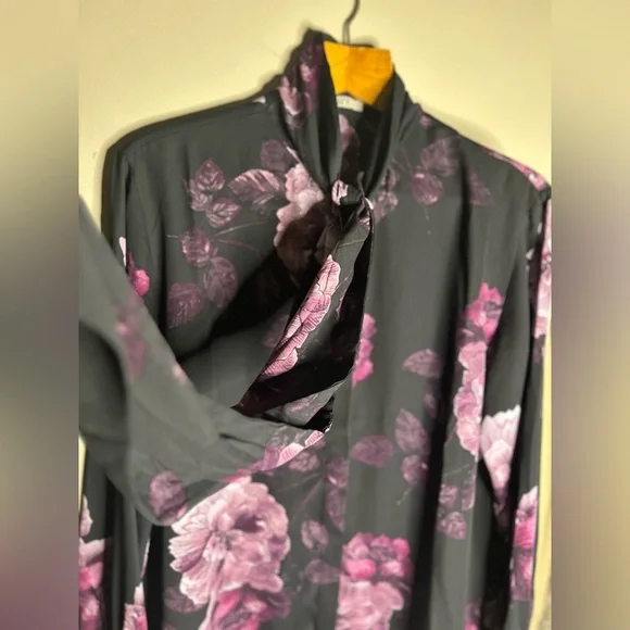 Bow tie blouse - Picture 5 of 13